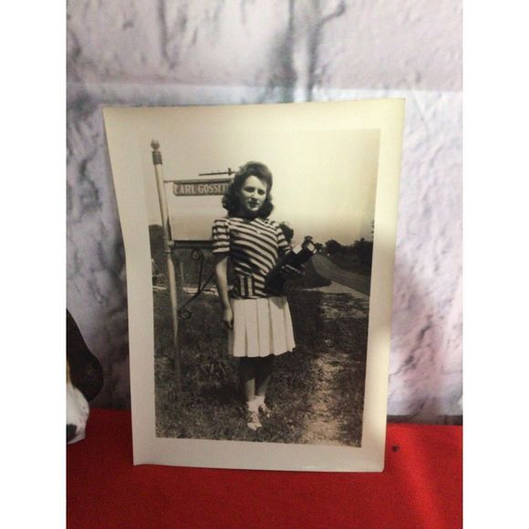 Vintage Pin Up Photo Pretty Girl 1950’s Saddle Shoe Girl B&W Photo Snapshot 5” x - Picture 8 of 10